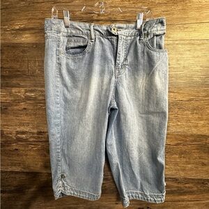 Bandolino Blue Denim Capris Relaxed Fit